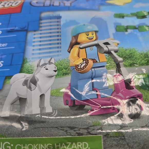 Lego Dog Park and Scooter Set - Picture 2 of 5